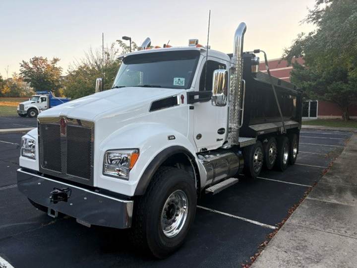 2027 Kenworth T880S Quad Axle Dump Truck, interior photo 2