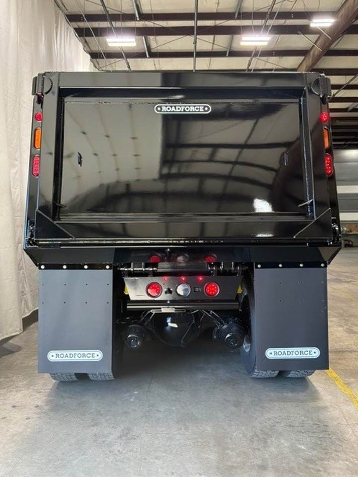 2027 Kenworth T880S Quad Axle Dump Truck, exterior photo 2