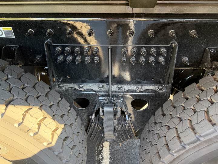 2027 Kenworth T880S Quad Axle Dump Truck, exterior photo 2