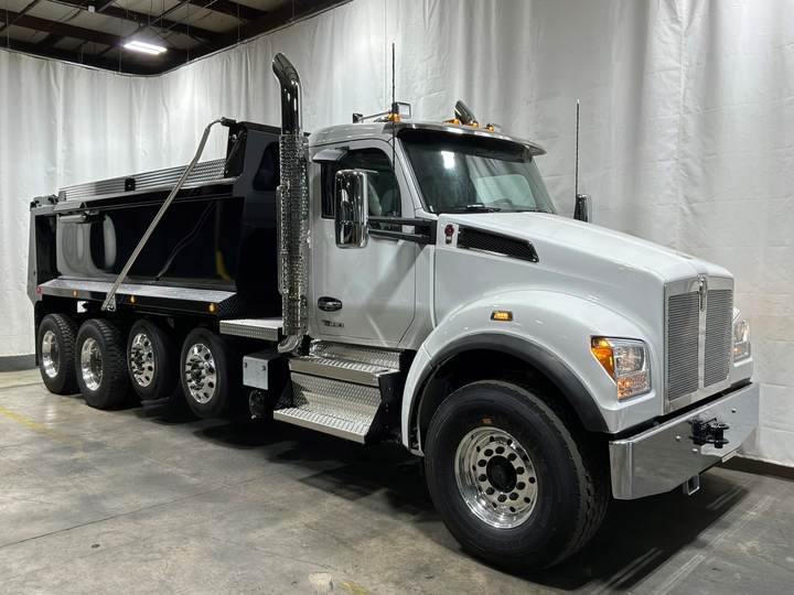 2027 Kenworth T880S Quad Axle Dump Truck, exterior photo 1