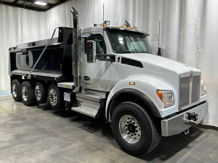 2027 Kenworth T880S Quad Axle Dump Truck, exterior photo 1