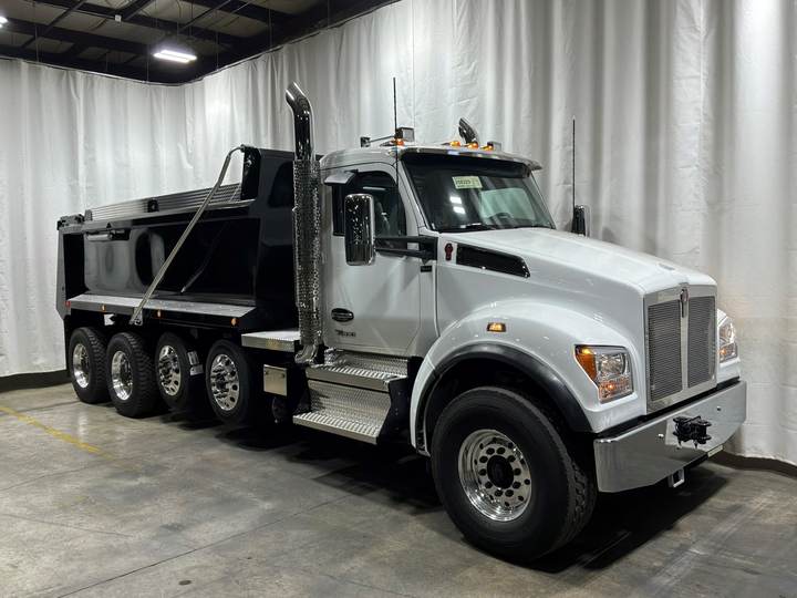 2027 Kenworth T880S Quad Axle Dump Truck, exterior photo 1