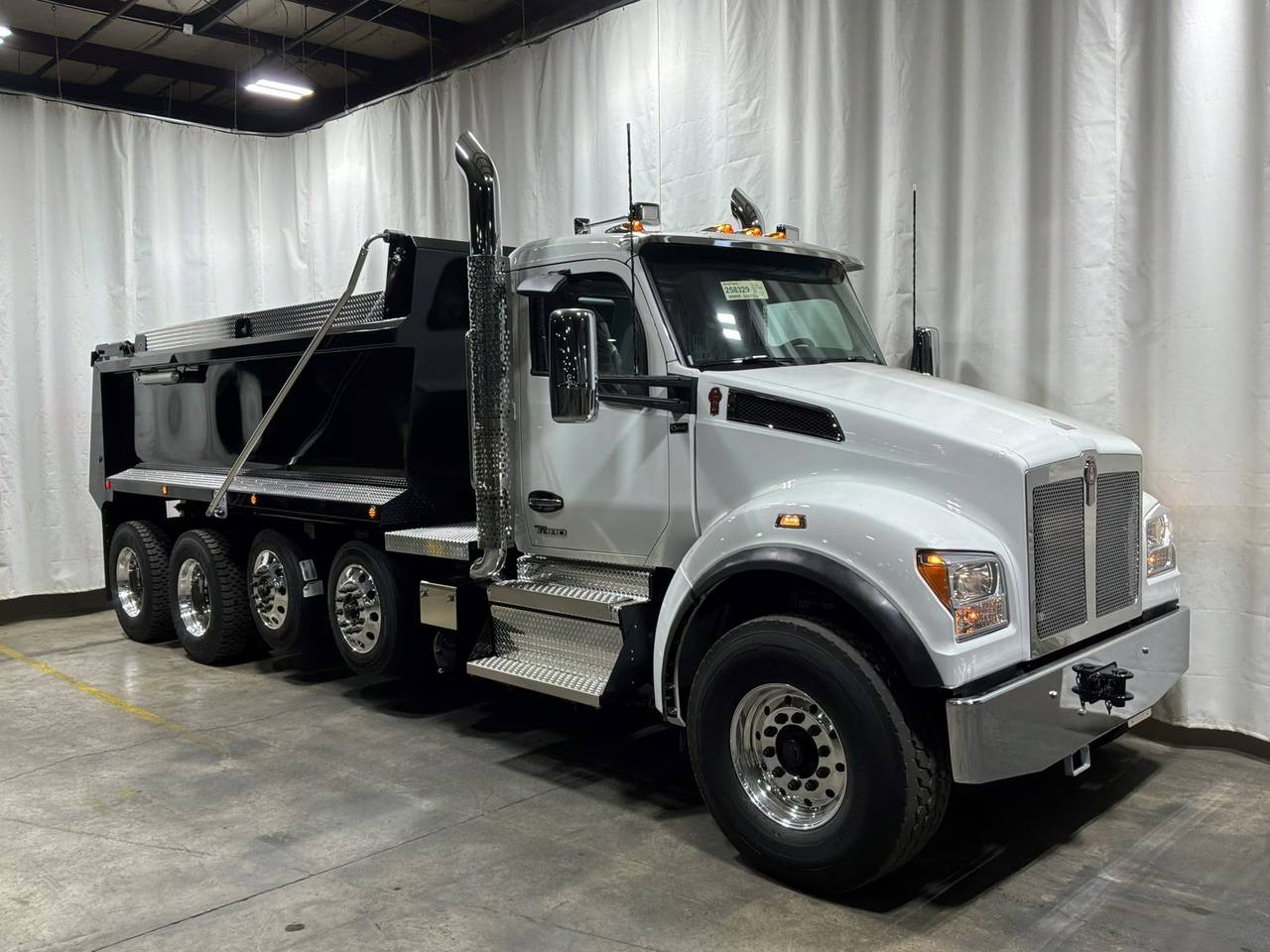 2027 Kenworth T880S Quad Axle Dump Truck, exterior photo 1