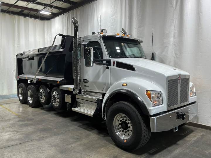 2027 Kenworth T880S Quad Axle Dump Truck, exterior photo 1