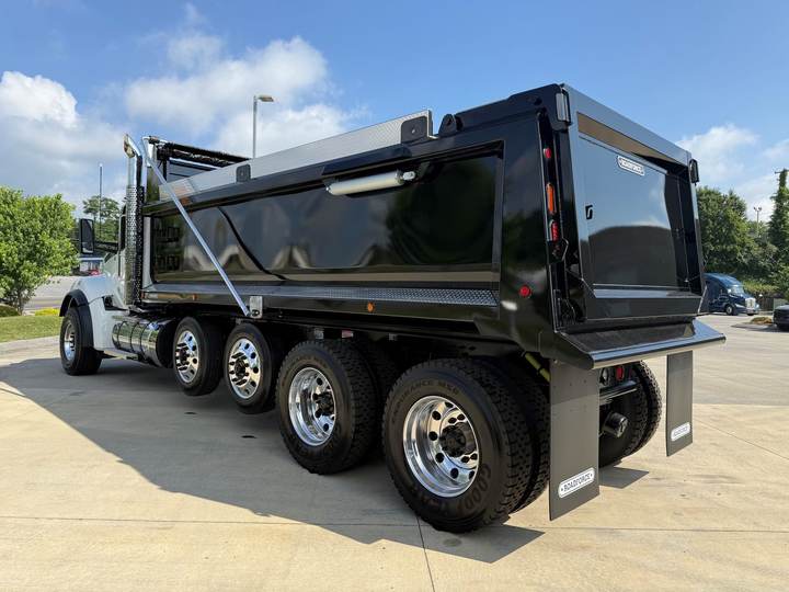 2027 Kenworth T880S Quad Axle Dump Truck, exterior photo 5