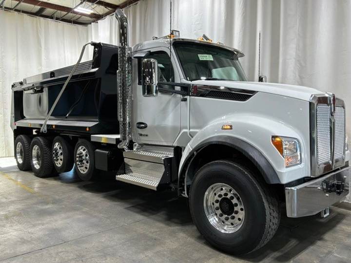 2027 Kenworth T880S Quad Axle Dump Truck, exterior photo 1