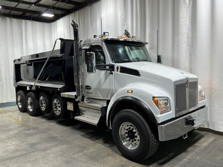 2027 Kenworth T880S Quad Axle Dump Truck, exterior photo 1