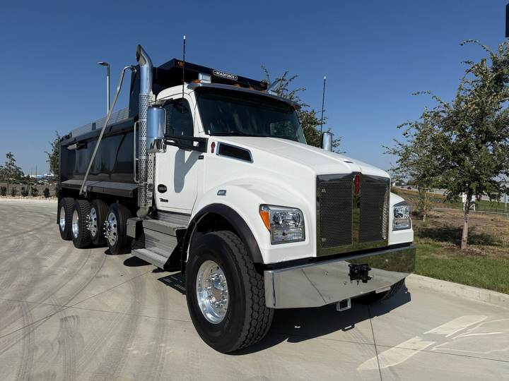2027 Kenworth T880S Quad Axle Dump Truck, exterior photo 4