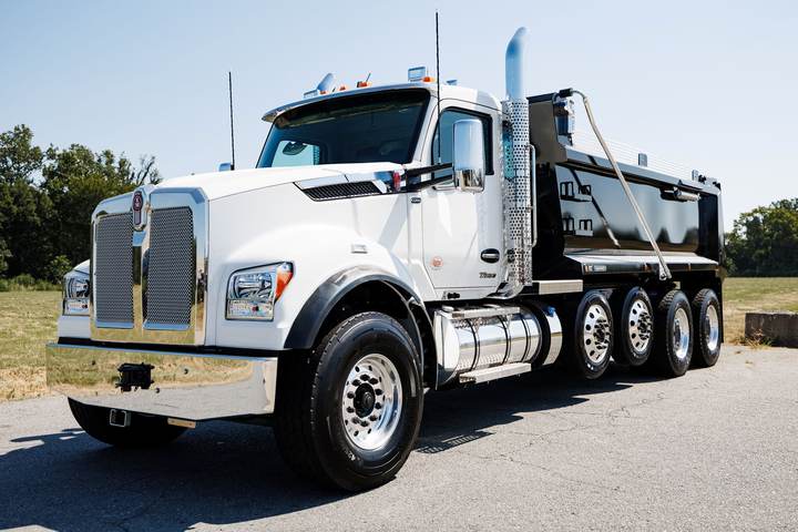 2027 Kenworth T880S Quad Axle Dump Truck, exterior photo 1