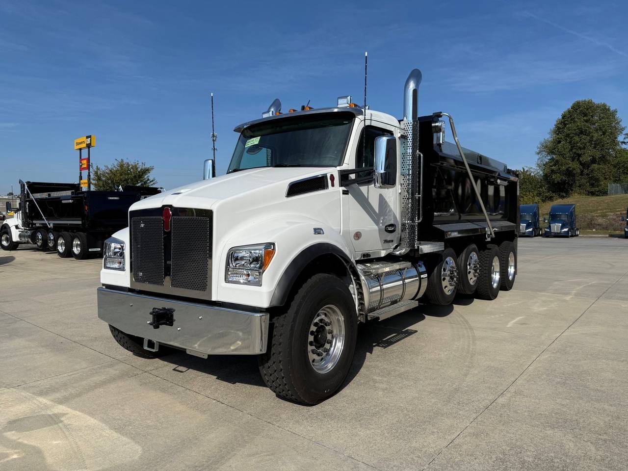2027 Kenworth T880S Quad Axle Dump Truck, exterior photo 1