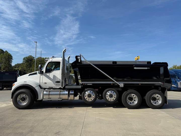 2027 Kenworth T880S Quad Axle Dump Truck, exterior photo 5