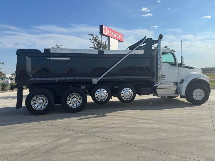 2027 Kenworth T880S Quad Axle Dump Truck, exterior photo 5