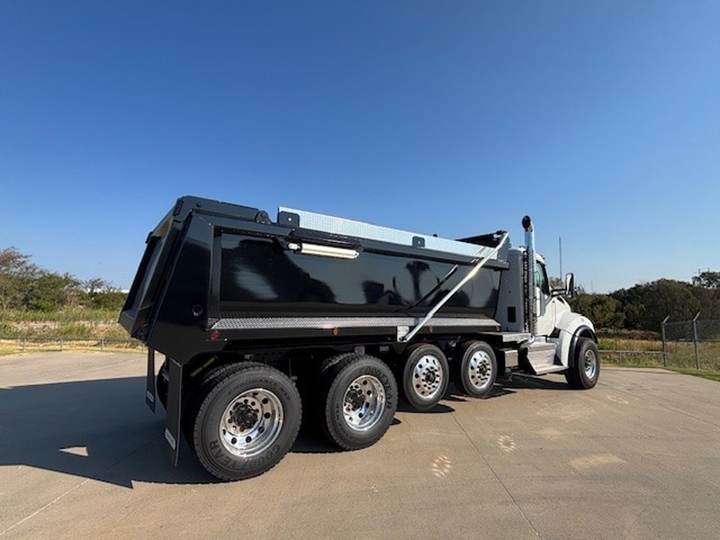 2027 Kenworth T880S Quad Axle Dump Truck, exterior photo 4