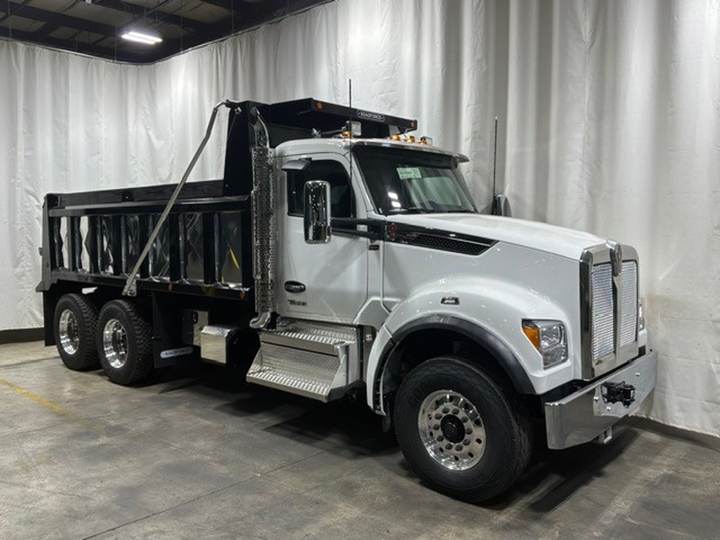 2027 Kenworth T880S Tandem Dump Truck, exterior photo 1