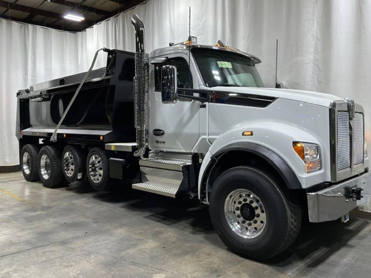 2027 Kenworth T880S Tandem Dump Truck, exterior photo 1