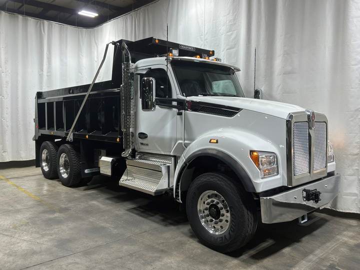 2027 Kenworth T880S Tandem Dump Truck, exterior photo 1