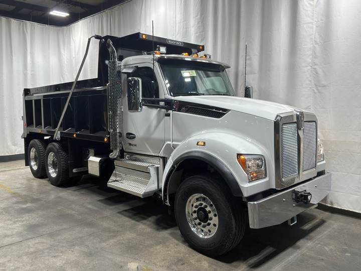 2027 Kenworth T880S Tandem Dump Truck, exterior photo 1