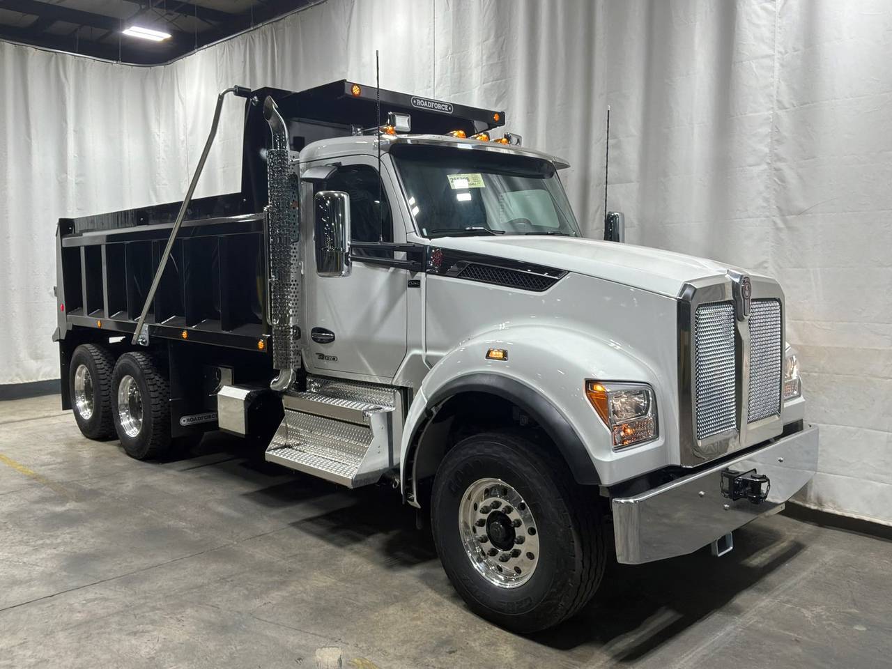 2027 Kenworth T880S Tandem Dump Truck, exterior photo 1