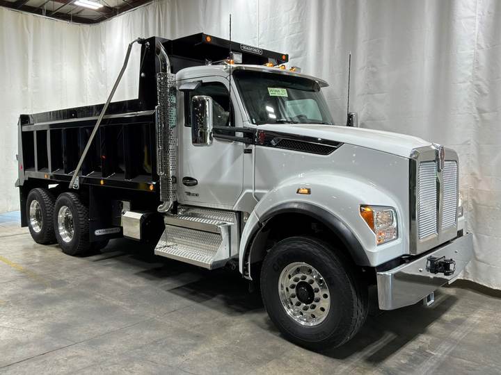 2027 Kenworth T880S Tandem Dump Truck, exterior photo 1