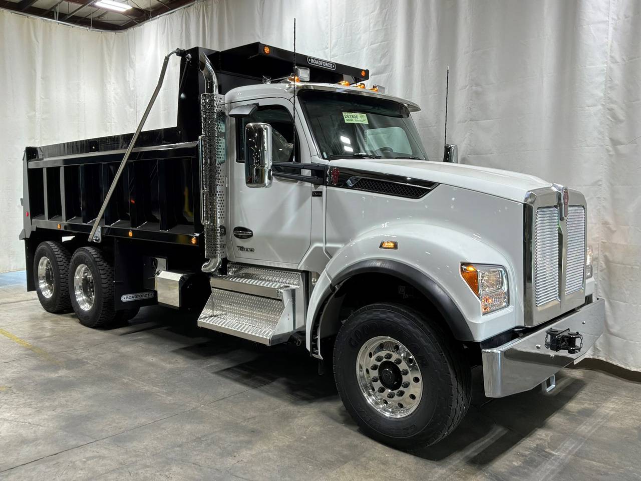 2027 Kenworth T880S Tandem Dump Truck, exterior photo 1
