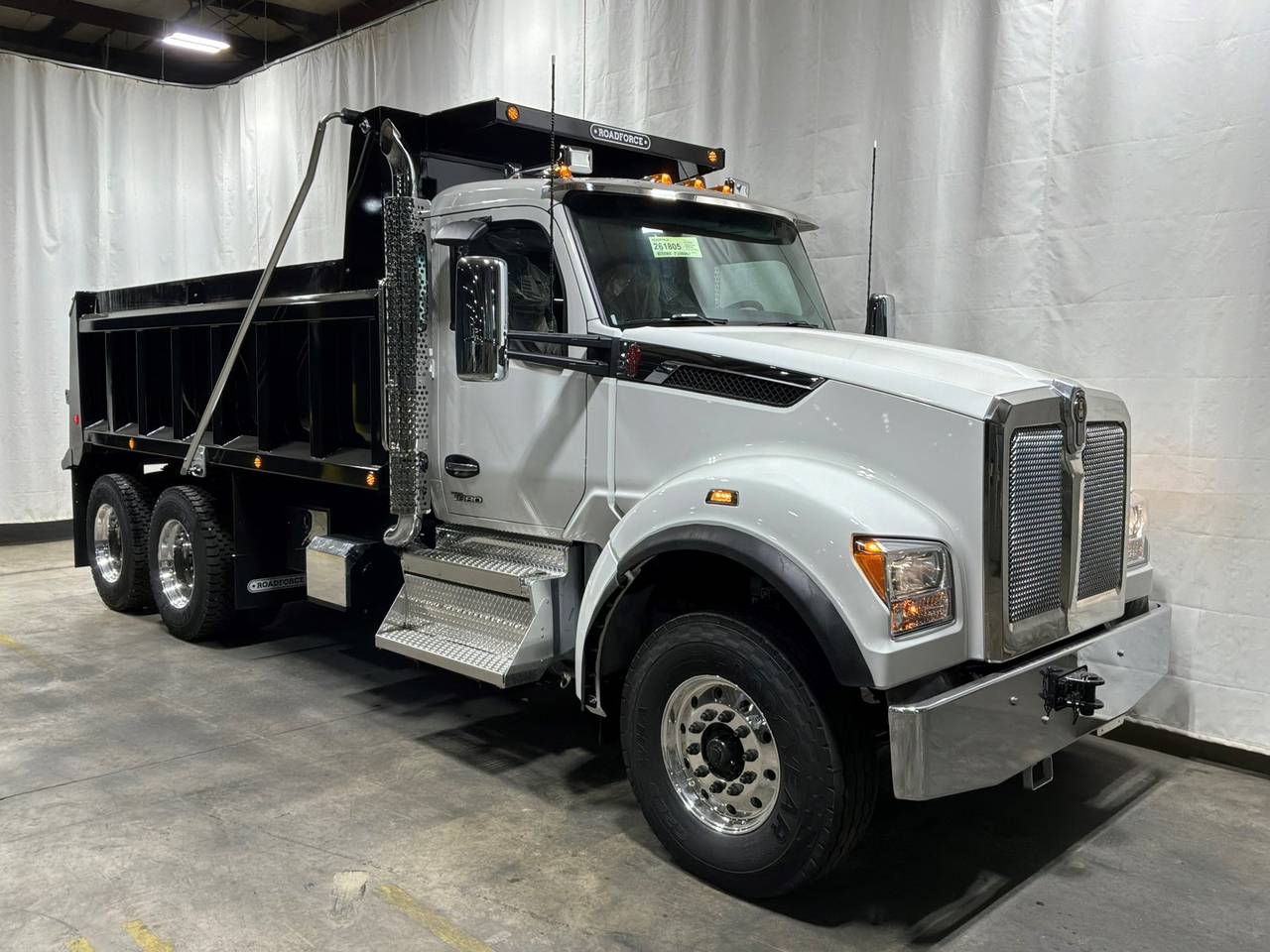 2027 Kenworth T880S Tandem Dump Truck, exterior photo 1