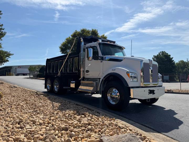 2027 Kenworth T880S Tandem Dump Truck, exterior photo 1