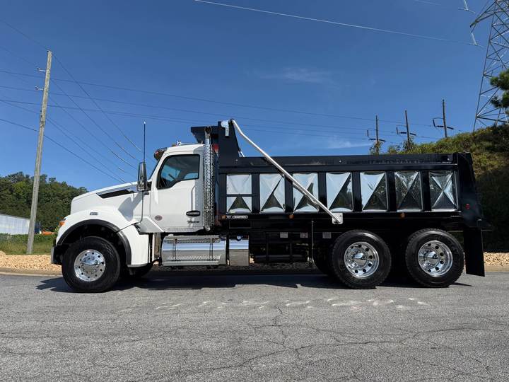 2027 Kenworth T880S Tandem Dump Truck, exterior photo 3