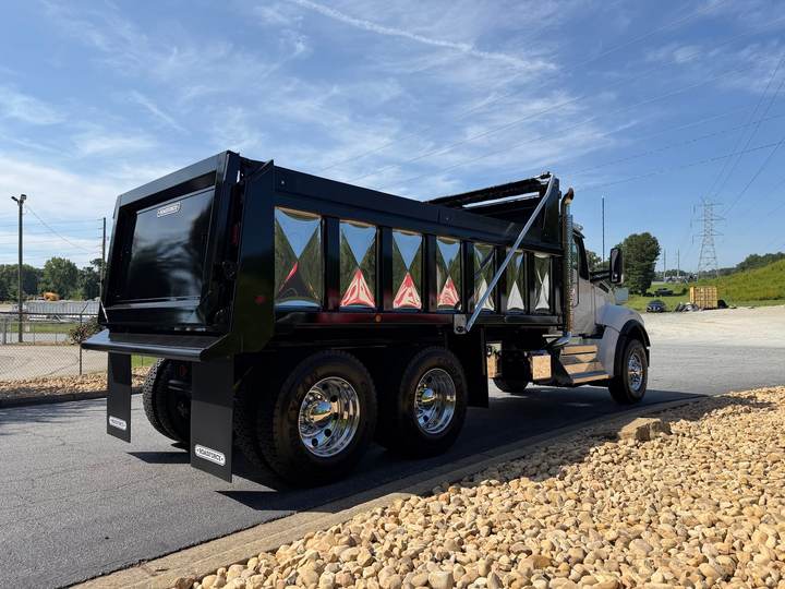 2027 Kenworth T880S Tandem Dump Truck, exterior photo 6