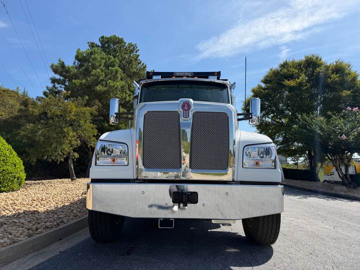 2027 Kenworth T880S Tandem Dump Truck, exterior photo 7