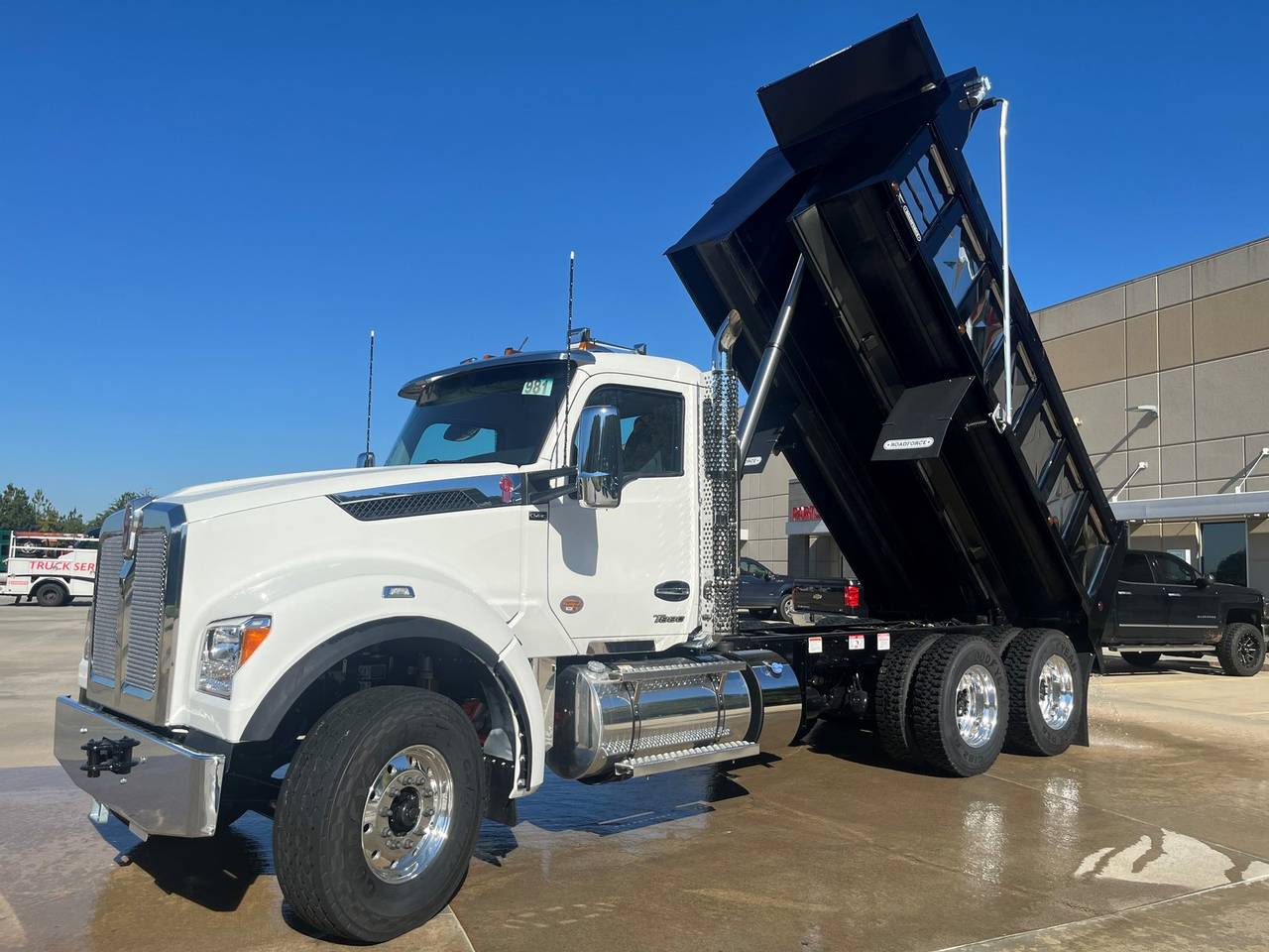 2027 Kenworth T880S Tandem Dump Truck, exterior photo 2
