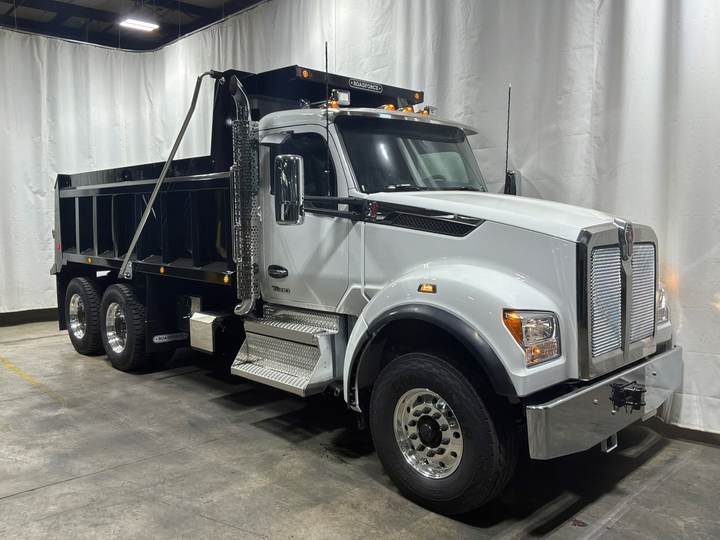 2027 Kenworth T880S Tandem Dump Truck, exterior photo 1