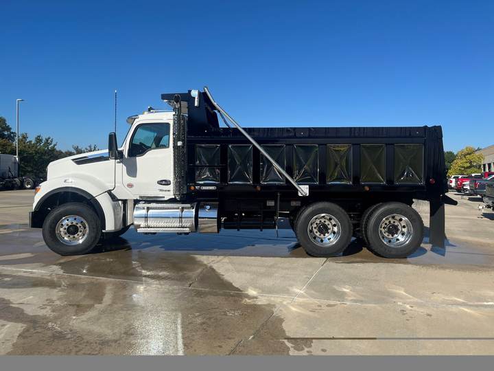 2027 Kenworth T880S Tandem Dump Truck, exterior photo 4