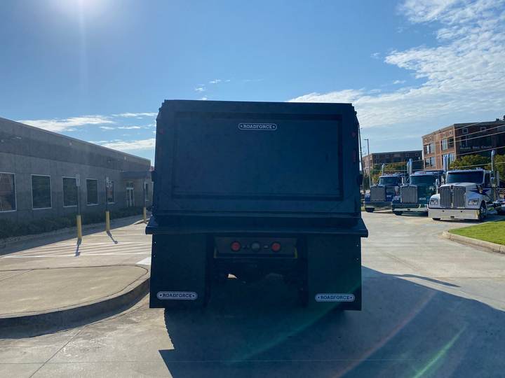 2027 Kenworth T880S Tandem Dump Truck, exterior photo 2