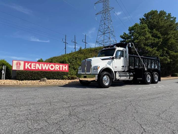 2027 Kenworth T880S Tandem Dump Truck, exterior photo 2
