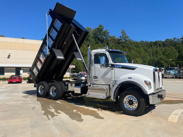 2027 Kenworth T880S Tandem Dump Truck, exterior photo 6