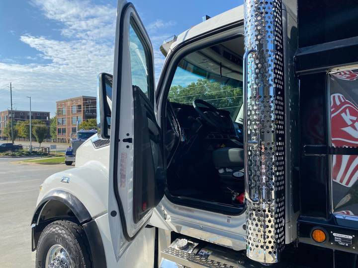 2027 Kenworth T880S Tandem Dump Truck, exterior photo 7