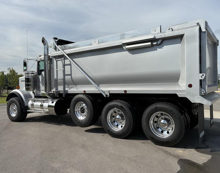 2027 Kenworth W900 Tri-Axle Dump Truck, silver, rear 3/4