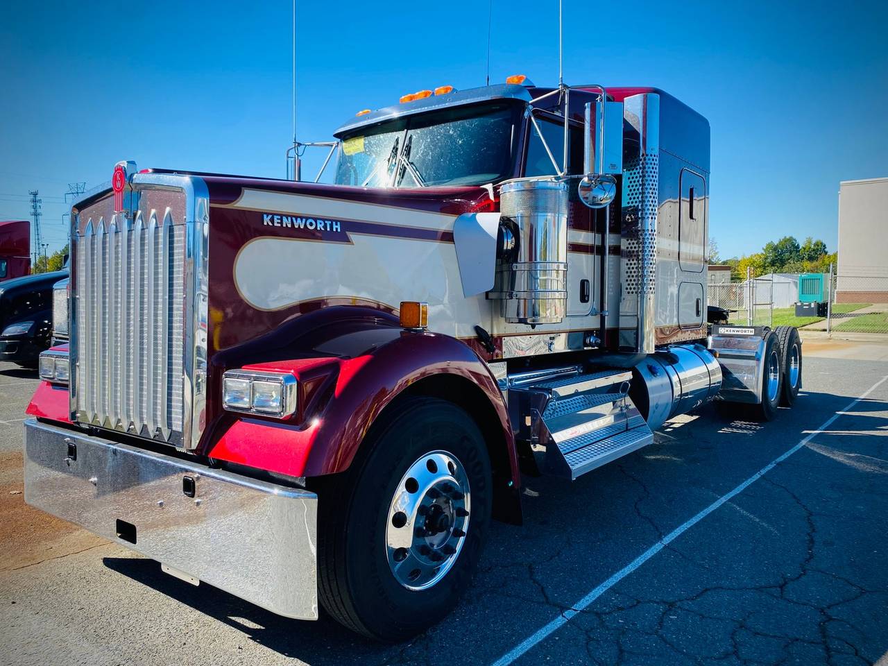2027 Kenworth W900L 72" Flat Top Sleeper, exterior photo 1