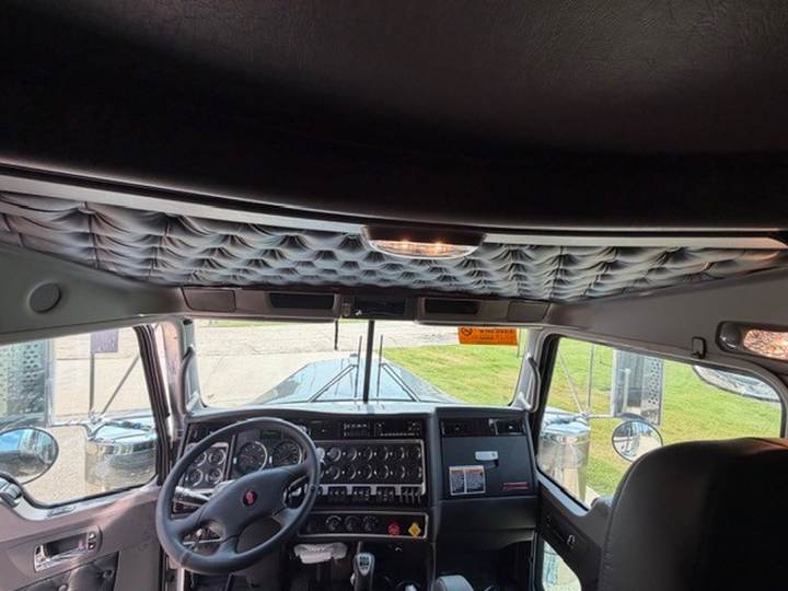 2027 Kenworth W900L 72" Flat Top Sleeper, interior photo 5