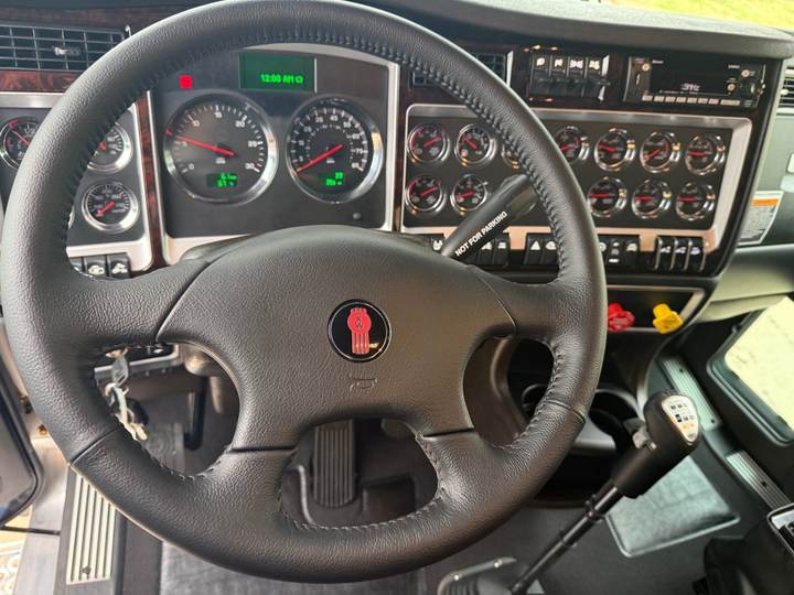 2027 Kenworth W900L 72" Flat Top Sleeper, interior photo 5