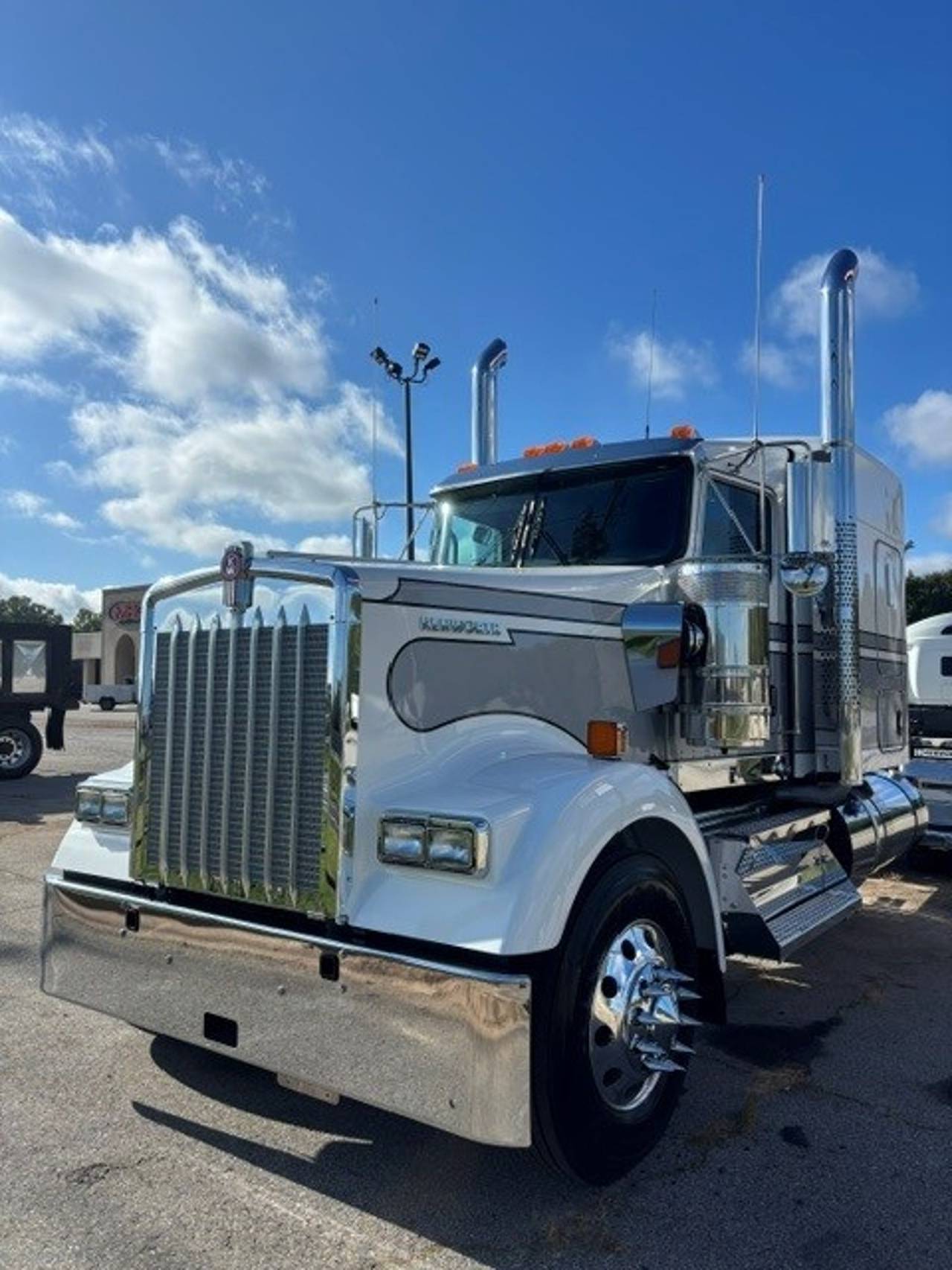 2027 Kenworth W900L 72" Flat Top Sleeper, exterior photo 1