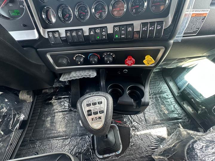 2027 Kenworth W900L 72" Flat Top Sleeper, interior photo 4