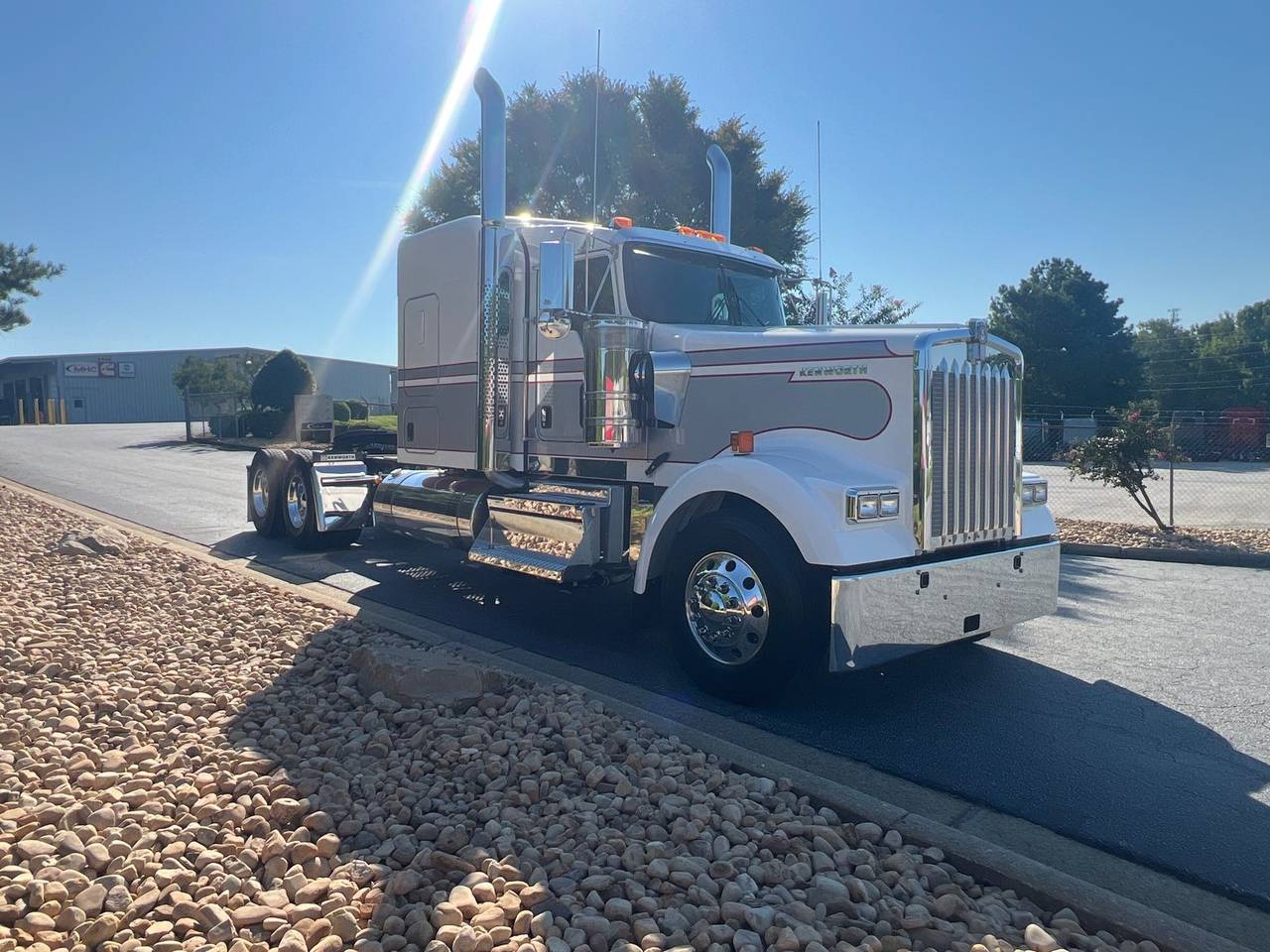 2027 Kenworth W900L 72" Flat Top Sleeper, exterior photo 1