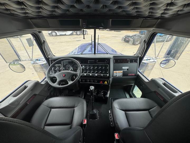 2027 Kenworth W900L 72" Flat Top Sleeper, interior photo 3