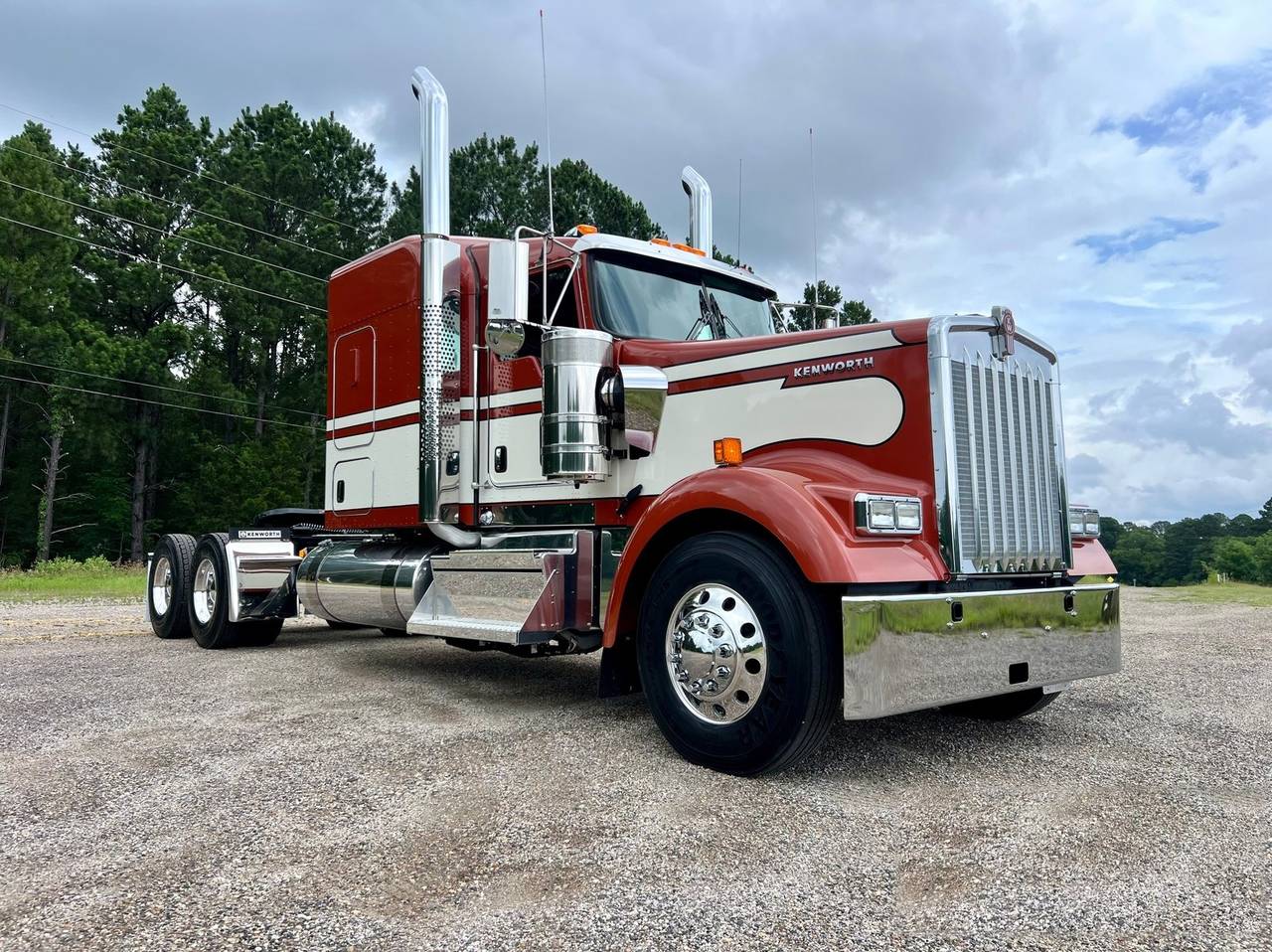 2027 Kenworth W900L 72" Flat Top Sleeper, exterior photo 1