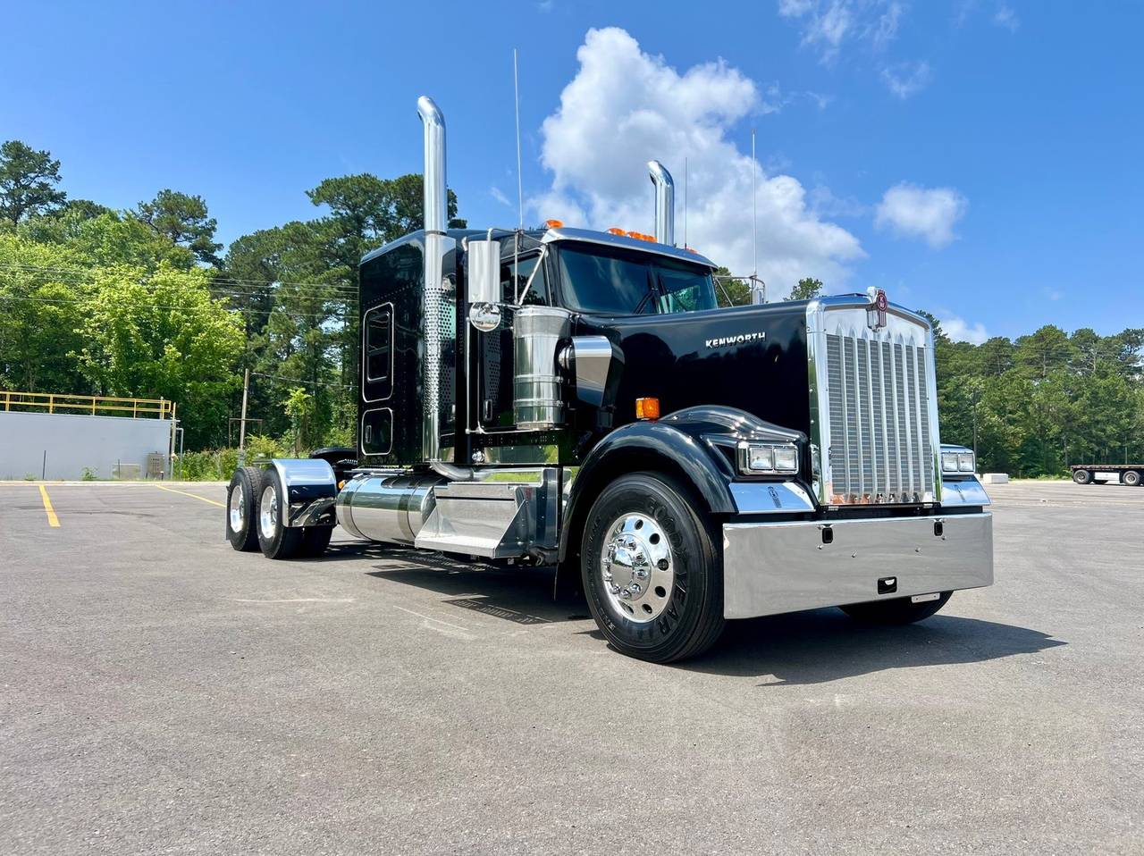 2027 Kenworth W900L 72" Flat Top Sleeper, exterior photo 1