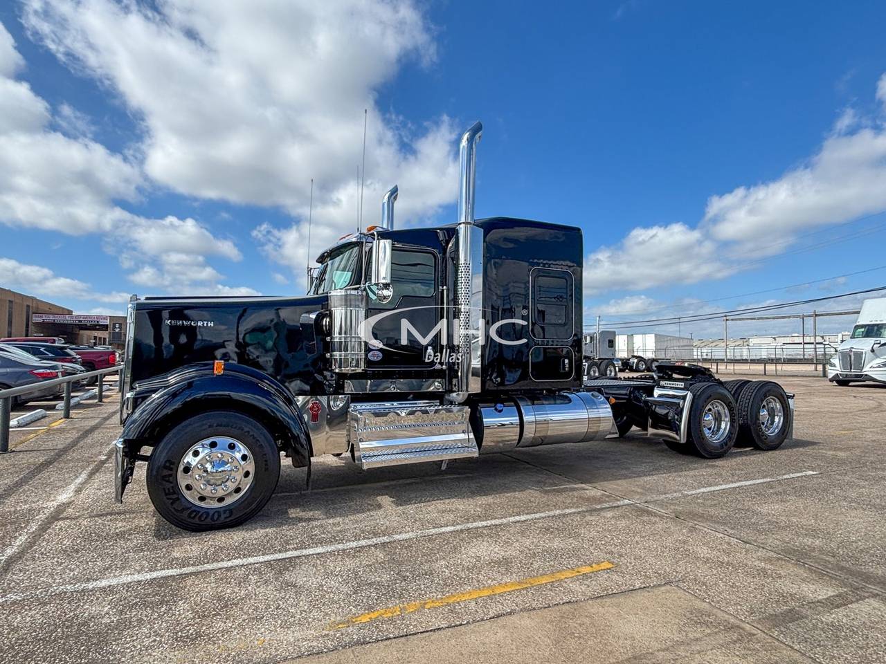 2027 Kenworth W900L 72" Flat Top Sleeper, exterior photo 1