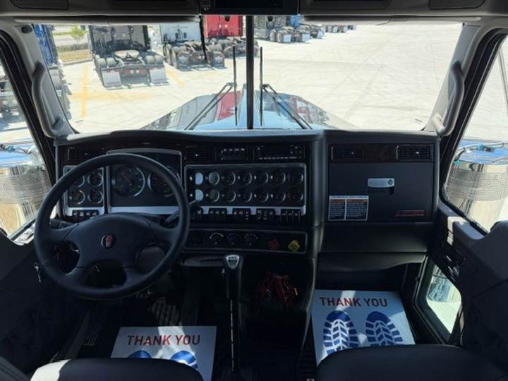 2027 Kenworth W900L 72" Flat Top Sleeper, interior photo 4