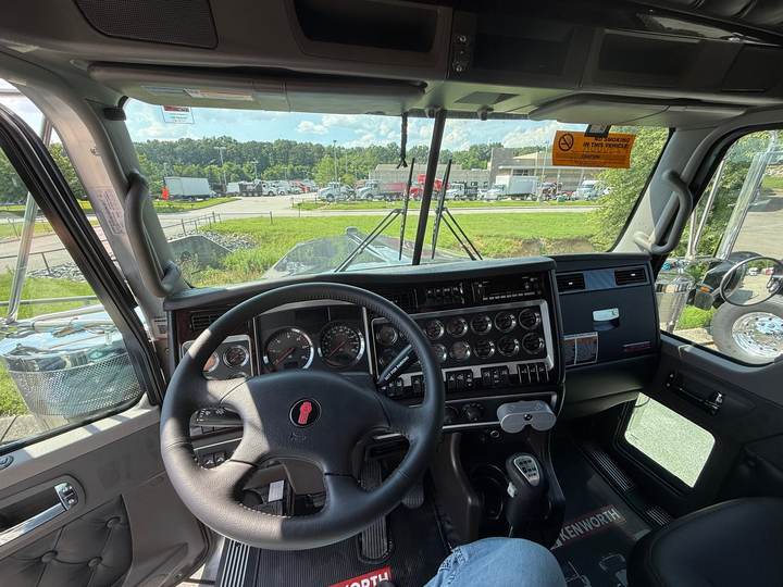 2027 Kenworth W900L 72" Flat Top Sleeper, interior photo 4