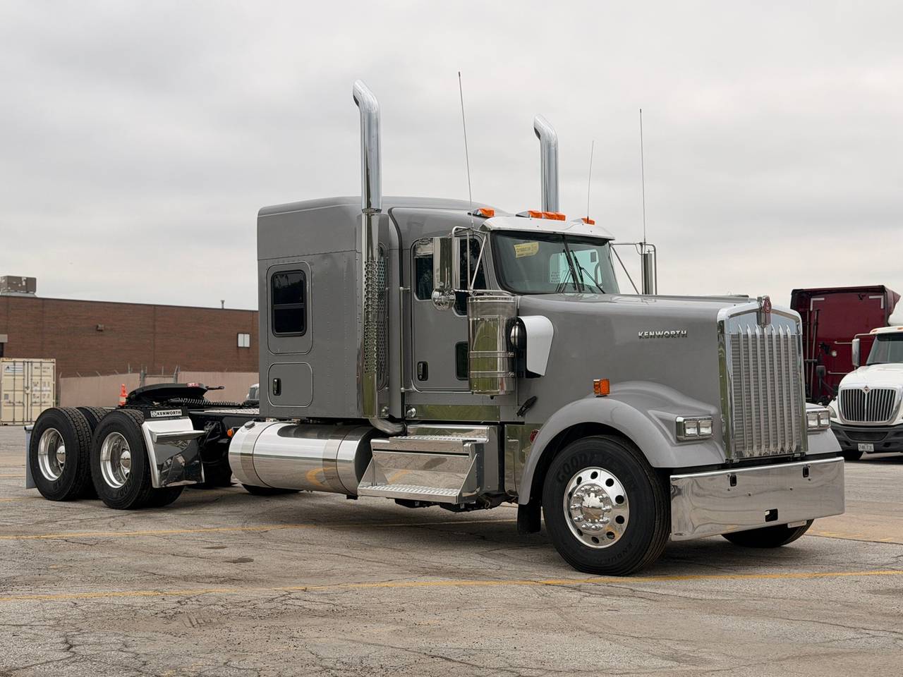 2027 Kenworth W900L 72" Flat Top Sleeper, exterior photo 1